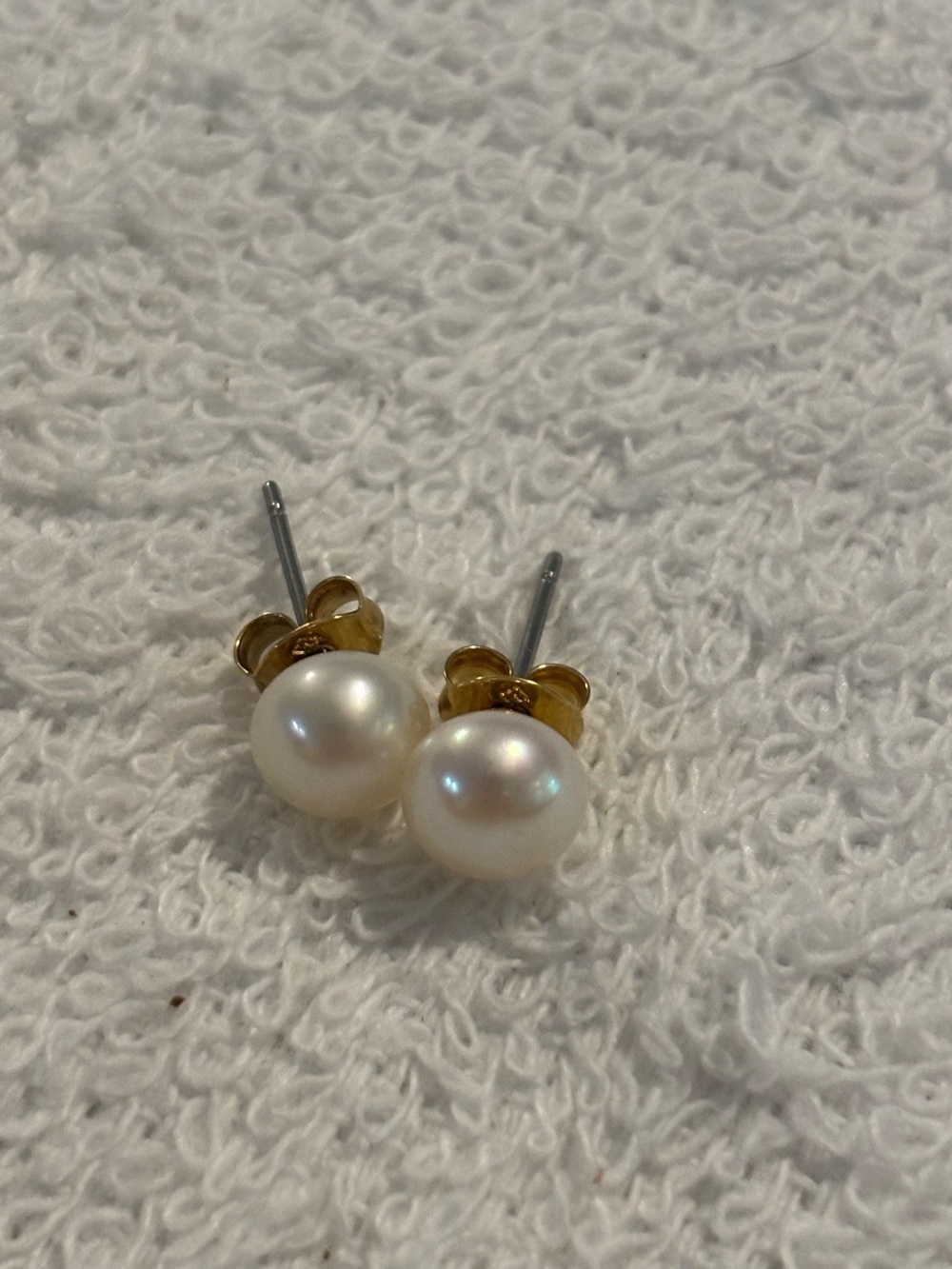 White faux pearl stud earrings